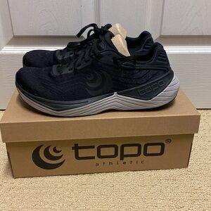 Topo Athletic Ultrafly 5 men’s size 9.5 black